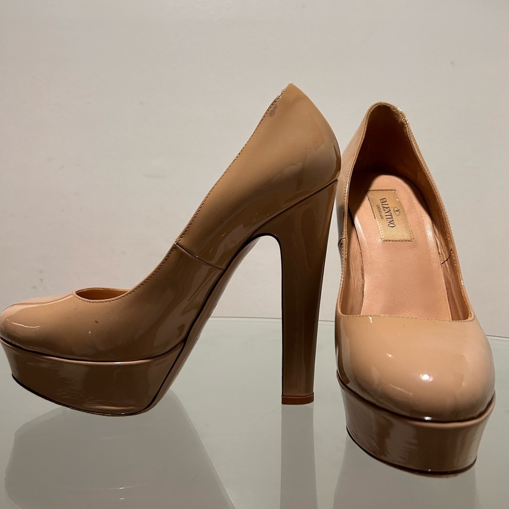 VALENTINO GARAVANI beige pumps size 37 1/2 (us 6.5)